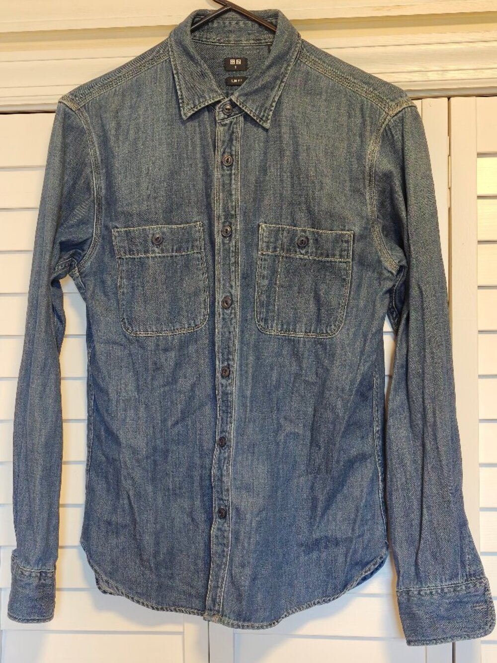 Uniqlo Denim shirt with pockets - Mens US Men - but is unisex